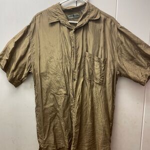 100% Silk Olive Green Short Sleeve Button-Up Shirt.